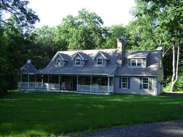 Building photograph for 124 AUNCIENT OAK RD